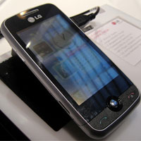 LG показа два неизвестни телефона на CeBIT