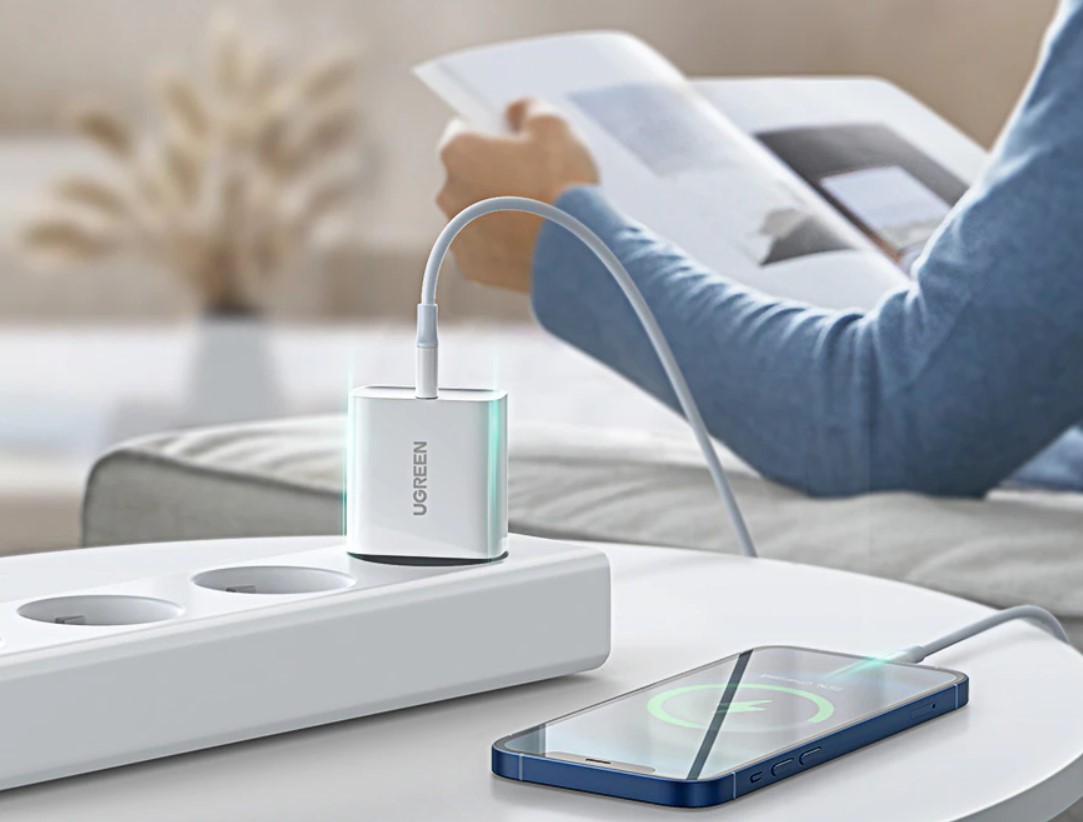 4 изгодни и удобни зарядни за лаптоп и смартфон от AliExpress