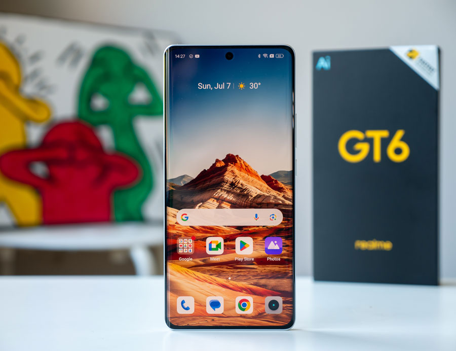 Realme GT 6 е бърз, снима добре и издържа дълго