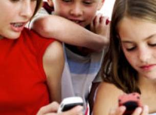 Писането на SMS помага на децата да се научат да четат?