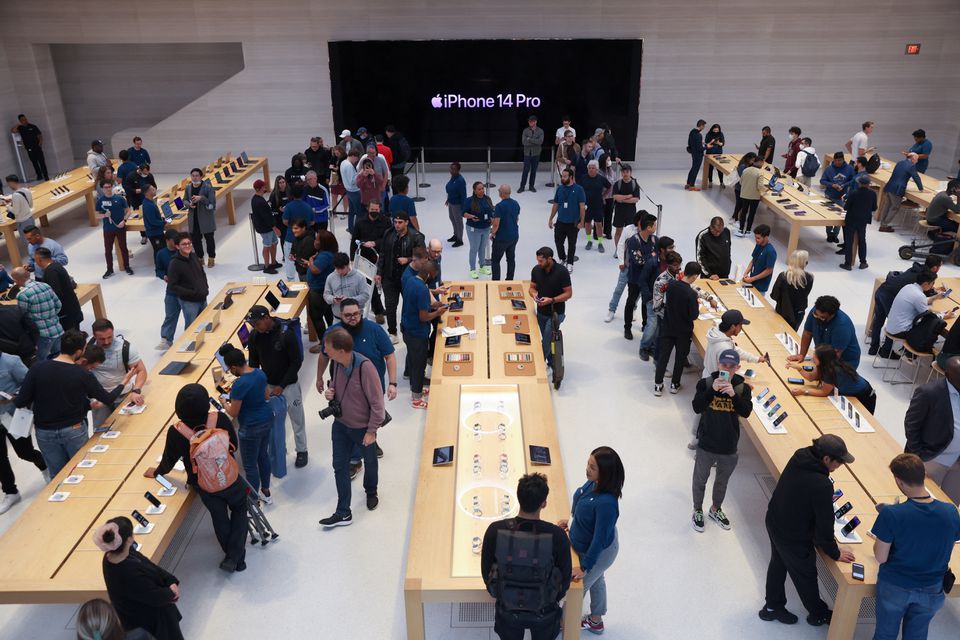 Производителят на iPhone се извини след протестите в китайски завод
