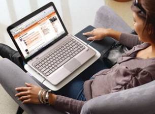 Logitech Touch Lapdesk N600 е поставка за лаптоп с голям мултитъч панел