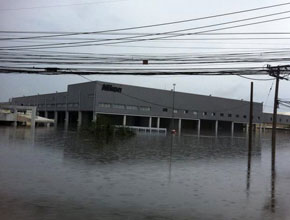 Наводненията в Тайланд засегнаха и производството на цифрови фотоапарати