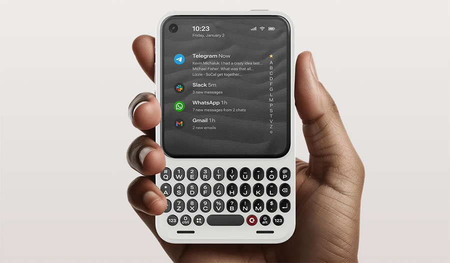 Clicks Communicator връща физическата QWERTY клавиатура