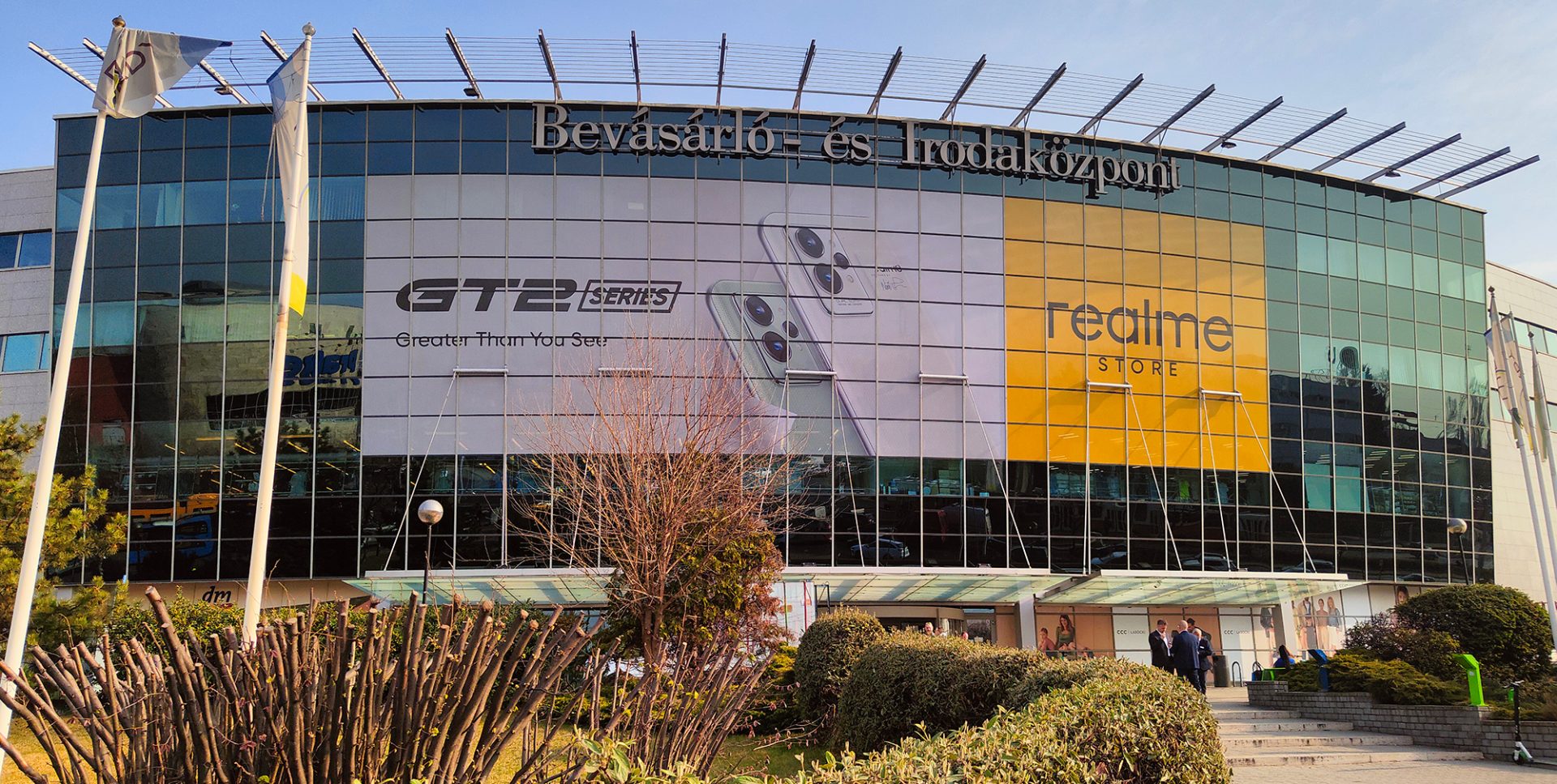 Realme отваря първия си магазин в Европа