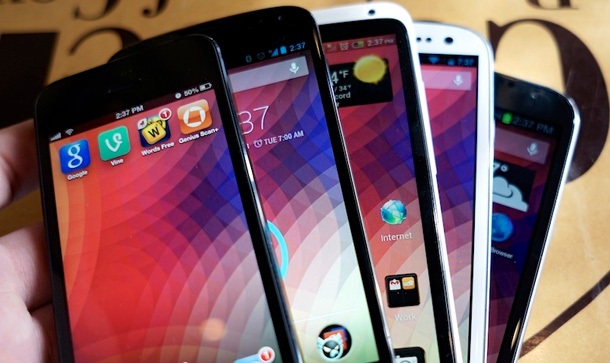 Цените на мобилните дисплеи ще паднат с 10% през тримесечието