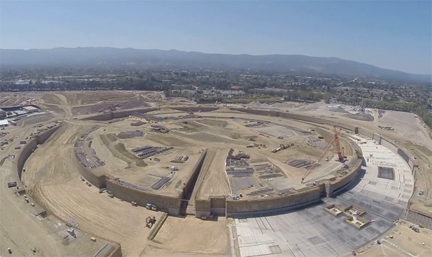 Гигантската нова централа на Apple започва да придобива форма