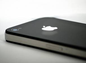 Производството на следващия iPhone се бави заради четец за пръстови отпечатъци