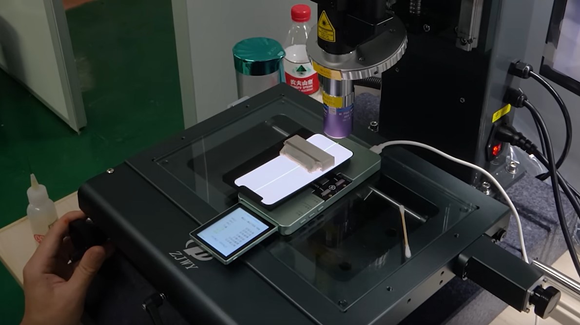 Нова лазерна технология улеснява ремонта на екрана на iPhone