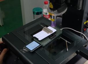 Нова лазерна технология улеснява ремонта на екрана на iPhone