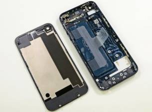 Смяната на дисплея на iPhone 5 е лесна