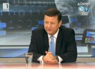До месец цените за разговори на дребно ще паднат, твърди Веселин Божков
