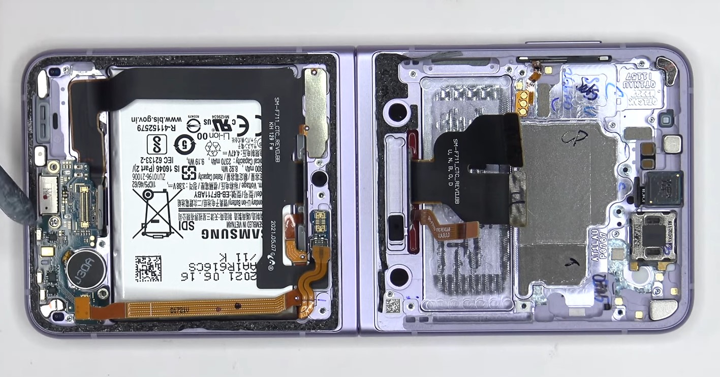 Видео показва как изглежда Samsung Galaxy Z Flip3 отвътре