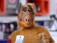 Ето как Алф избира смартфон