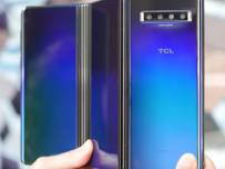 TCL демонстрира прототип на сгъваем смартфон с две панти