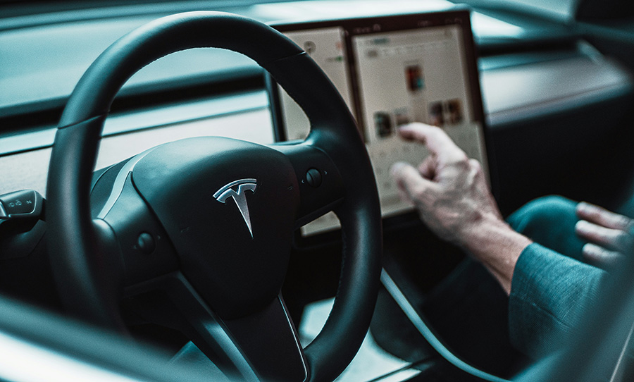 Tesla вече набира персонал за представителството в България