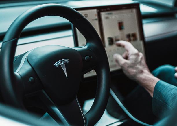 Tesla вече набира персонал за представителството в България