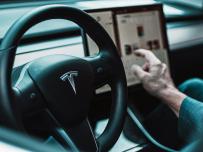 Tesla вече набира персонал за представителството в България