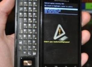 Как да отключите Motorola Droid?