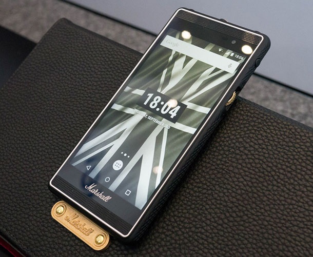 Телефонът на Marshall изпъква в морето от подобни смартфони