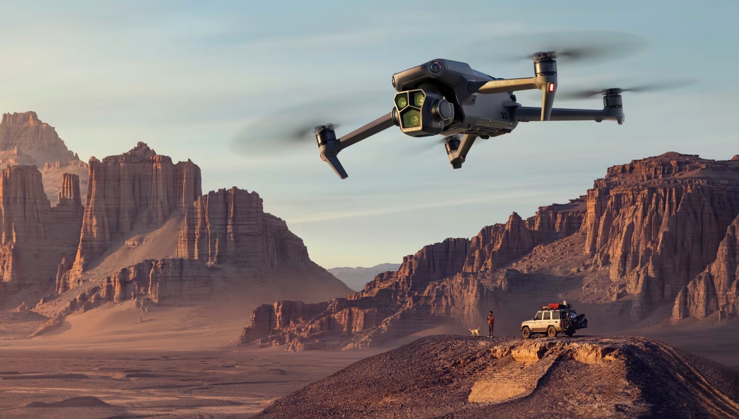 DJI Mavic 3 Pro е първият потребителски дрон с три камери