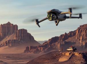 DJI Mavic 3 Pro е първият потребителски дрон с три камери