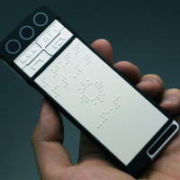 Сензорен телефон за незрящи