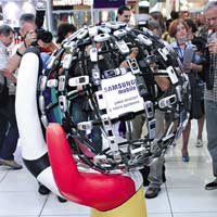 Скулптура от 200 телефона