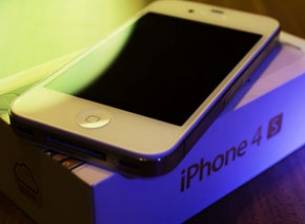 Потребители на iPhone се оплакват от по-големи проблеми с батерията при iOS 5.0.1