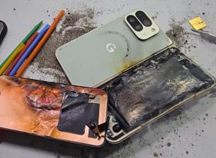 Тест за издръжливост на Pixel 10 Pro Fold доведе до дим от батерията