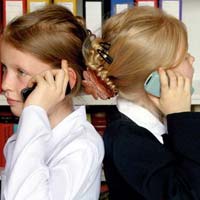 Съдът в Щатите забрани мобилните телефони в училище