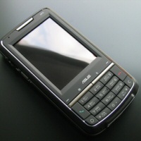 Asus Pegasus официално на пазара като Р526