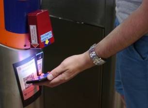 Система позволява купуването на билет за метрото през телефона