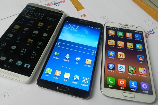 Нови снимки на HTC One max го сравняват със Samsung Galaxy Note 3