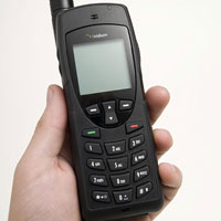 Iridium пуска малък сателитен телефон