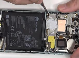 Видео показва Huawei Mate 60 Pro отвътре