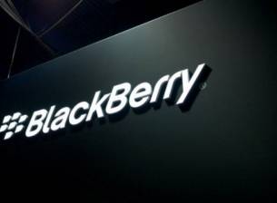 Новият шеф на BlackBerry обяви, че компанията продължава да прави смартфони