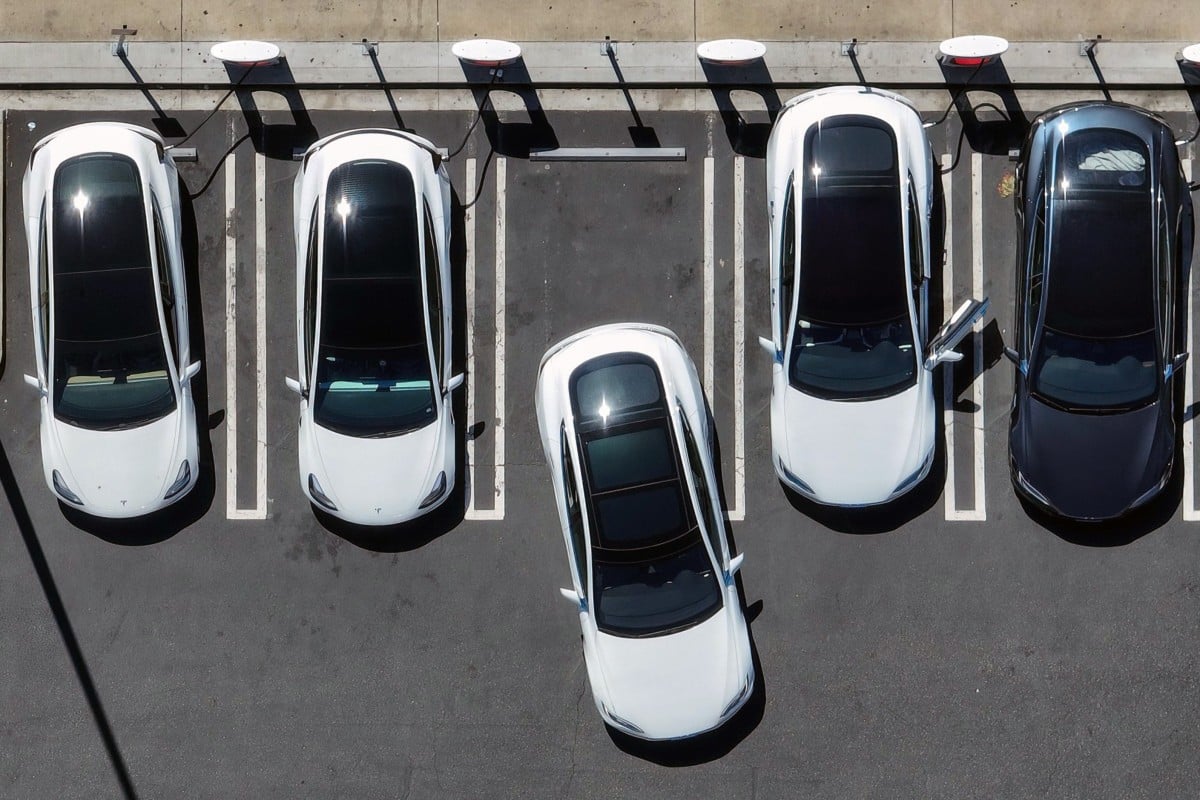 Tesla си върна първото място при продажбите на електромобили