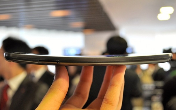 LG G Flex e наистина гъвкав