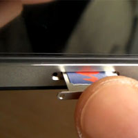 Apple рискува война с операторите, ако реши да използва вградени SIM карти в iPhone