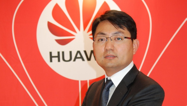 Huawei подготвя телефони с четворна камера и десеткратно приближение