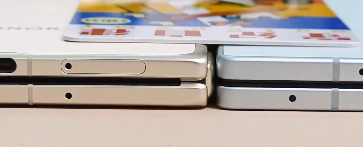 Samsung Galaxy Z Fold7 все пак изглежда е по-тънък от Honor Magic V5