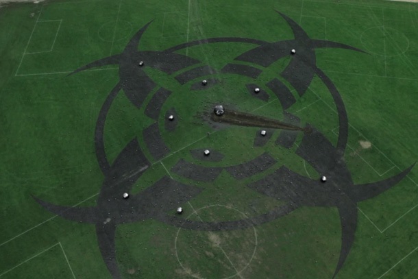 Новата маркетингова кампания на Samsung залага на футбол и извънземни