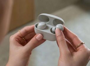 Вече знаем кога ще бъдат представени слушалките Sony WF-1000XM6 (обновено)