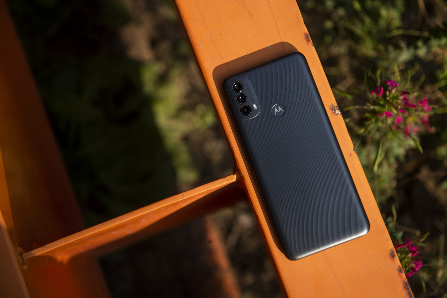 Бюджетните Motorola moto e20 и e40 са сред предложенията на Vivacom през ноември