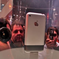 Защо в САЩ iPhone липсва в магазинната мрежа