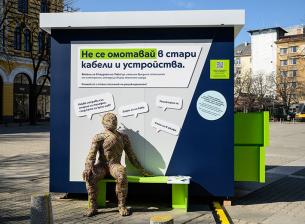 Yettel показва емблематични смартфони в „Музея на електронните отпадъци“