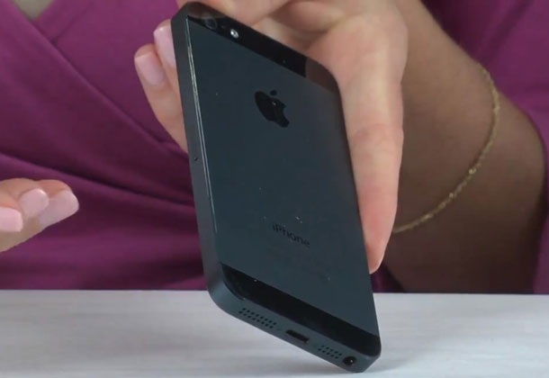 Евтиният iPhone може да има пластмасов панел