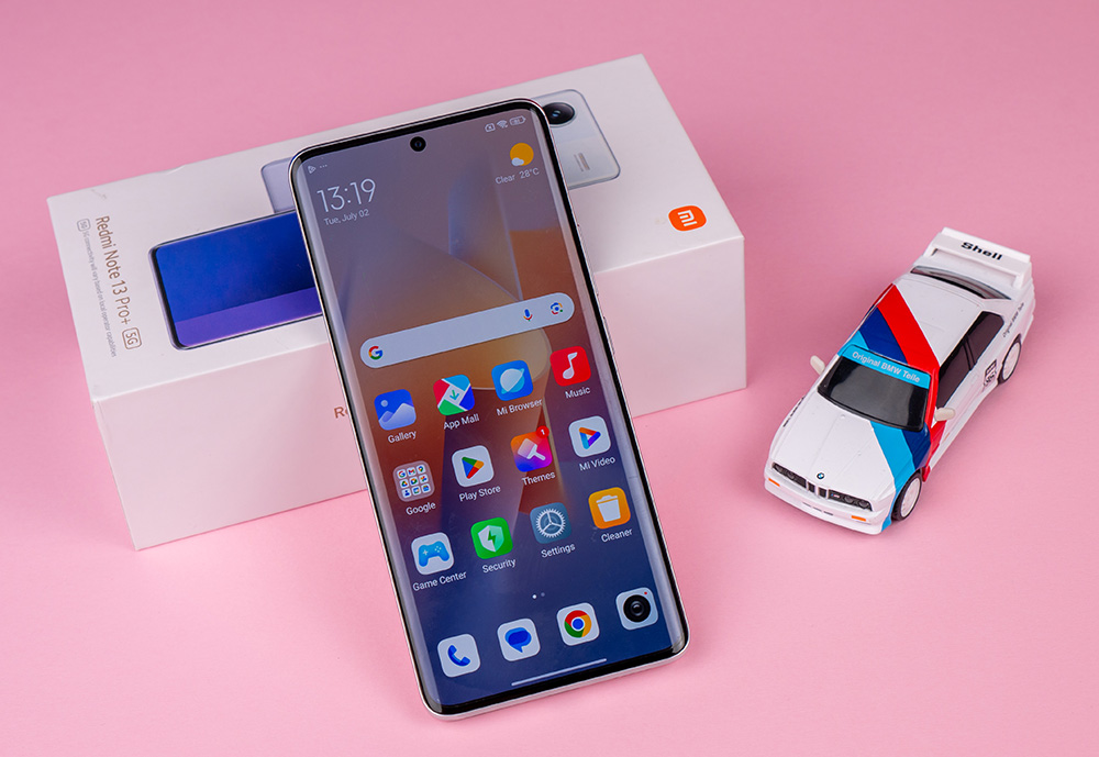 Xiaomi Redmi Note 13 Pro+ 5G е близко до флагман и има всичко необходимо