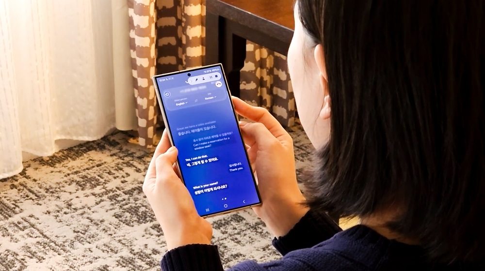 Live Translate опцията от Galaxy AI скоро ще работи и в WhatsApp разговори